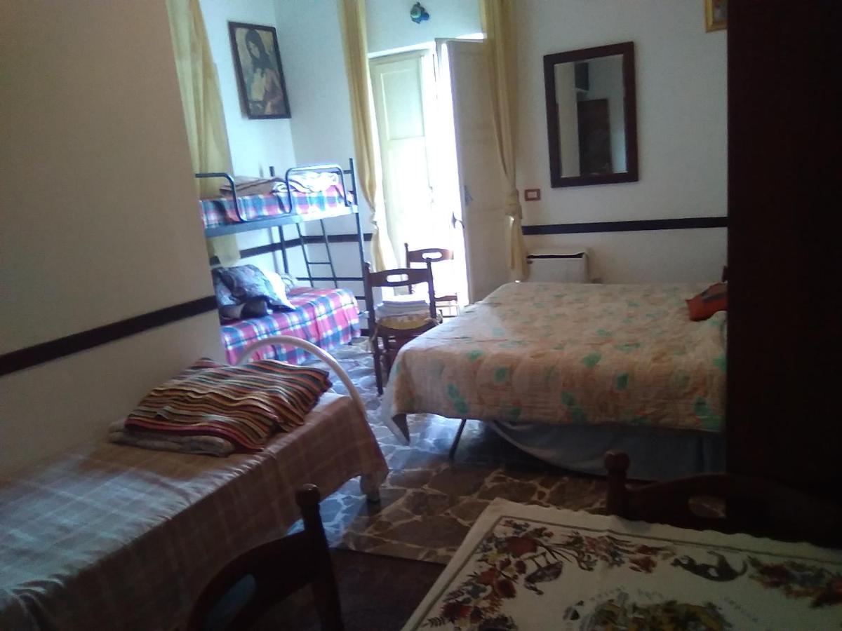 Room In Guest Room - Single Room With Shared Bathroom Таормина Экстерьер фото